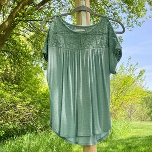 Lucky Brand: Women’s S short sleeve cold shoulder top in robin’s egg blue.